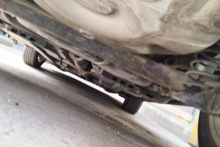 Used Volkswagen Polo 2011 1.6L Manual ZhiShang Edition Chassis Rear