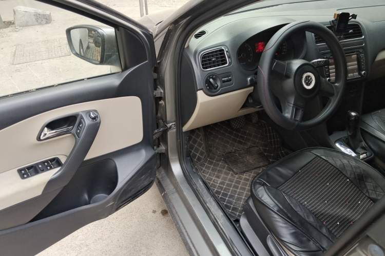 Used Volkswagen Polo 2011 1.6L Automatic ZhiShang Version Driver Seat