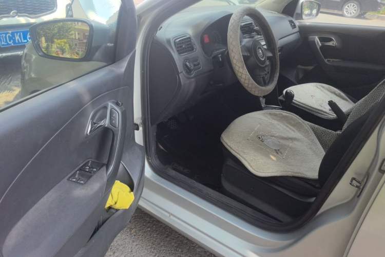 Used Volkswagen Polo 2011 1.4L Manual ZhiLe Edition Driver Seat