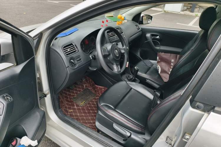 Used Volkswagen Polo 2011 1.4L Manual ZhiShang Edition Driver Seat