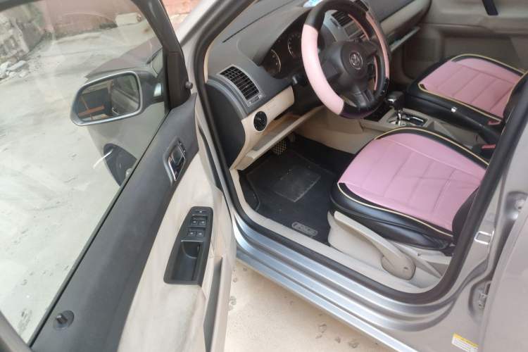 Used Volkswagen Polo 2011 Jingqu 1.4L Automatic Shishang Edition Driver Seat