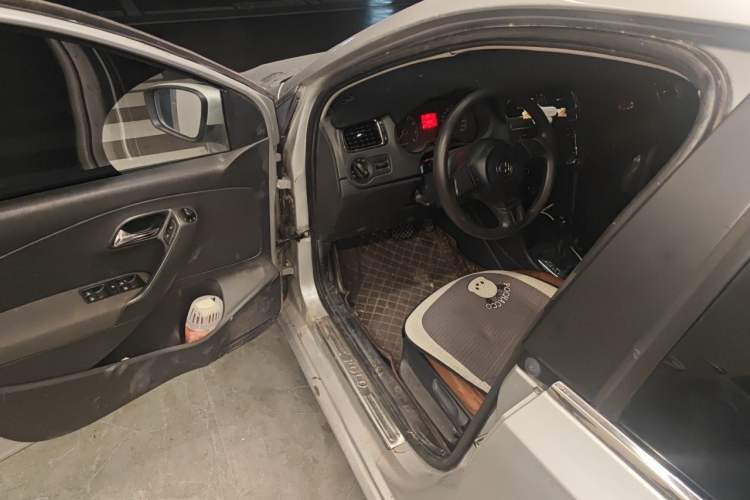 Used Volkswagen Polo 2011 1.6L Automatic ZhiShang Version Driver Seat