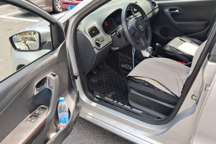 Used Volkswagen Polo 2011 Jingqu 1.4L Manual Sile Edition Driver Seat