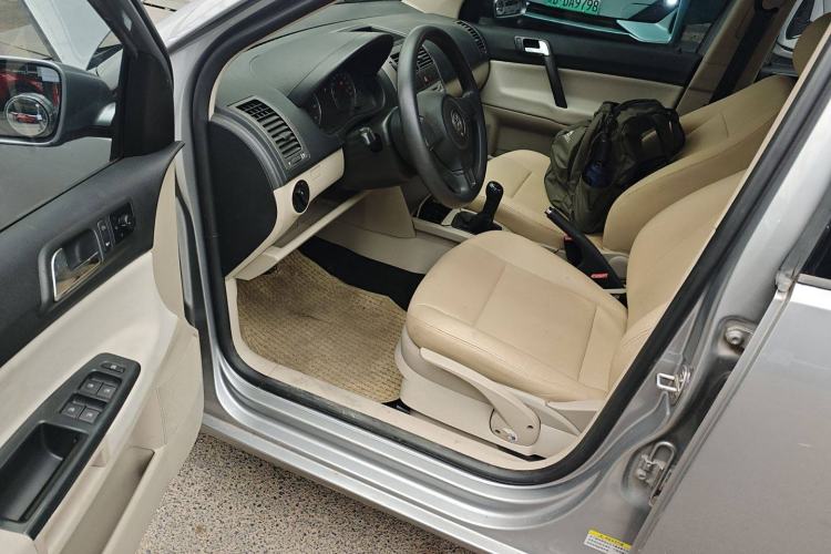 Used Volkswagen Polo 2011 Jingqu 1.6L Manual - Real Cool Edition Driver Seat