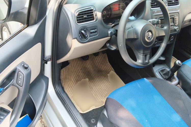 Used Volkswagen Polo 2011 1.6L Manual ZhiShang Edition Driver Seat