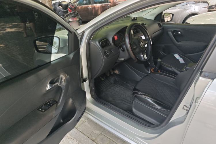 Used Volkswagen Polo 2011 1.4L Manual ZhiLe Edition Driver Seat