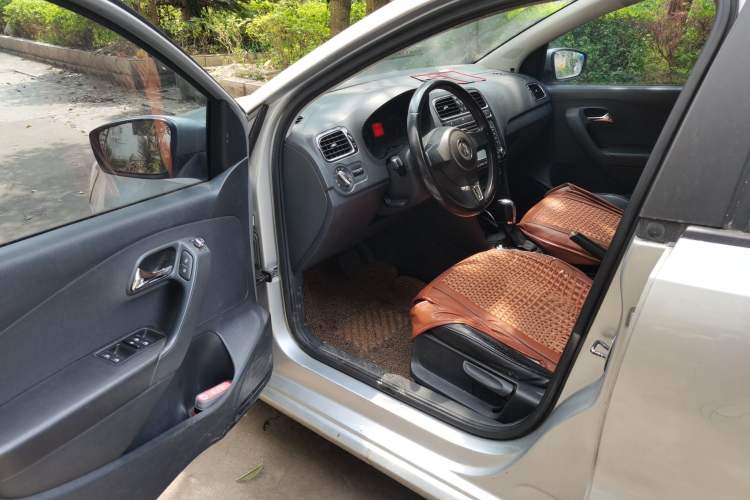 Used Volkswagen Polo 2011 1.6L Automatic ZhiShang Version Driver Seat