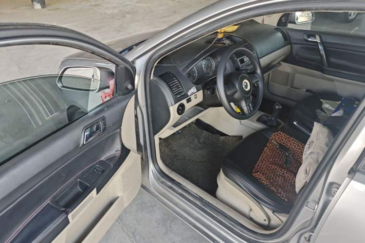 Used Volkswagen Polo 2011 Jingqu 1.4L Manual Sile Edition Driver Seat