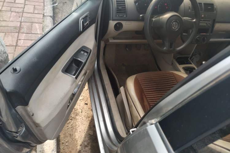 Used Volkswagen Polo 2011 Jingqu 1.4L Manual Sile Edition Driver Seat