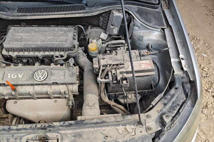 Used Volkswagen Polo 2011 1.6L Automatic ZhiKu Edition Engine Bay Left