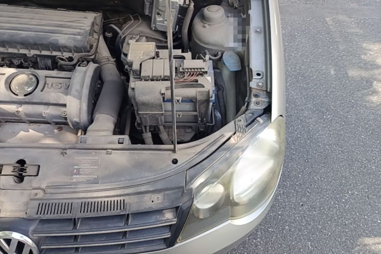Used Volkswagen Polo 2011 Jingqu 1.6L Manual - Real Cool Edition Engine Bay Left