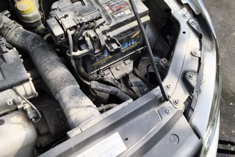 Used Volkswagen Polo 2011 1.6L Manual ZhiShang Edition Engine Bay Left