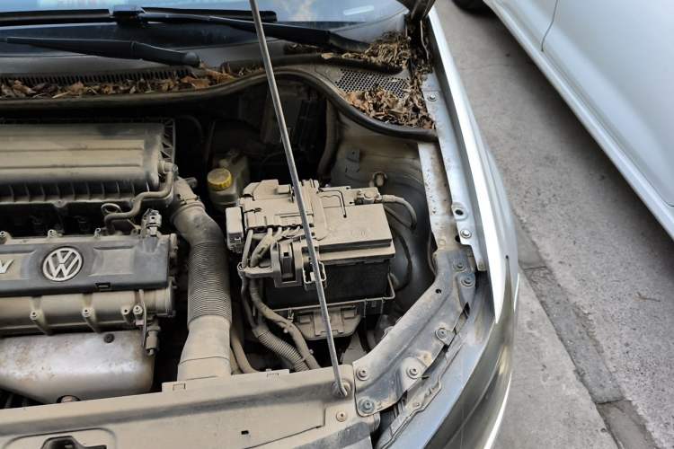 Used Volkswagen Polo 2011 1.4L Manual ZhiLe Edition Engine Bay Left