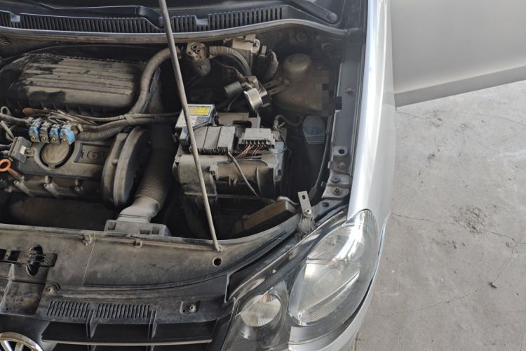 Used Volkswagen Polo 2011 Jingqu 1.4L Manual Sile Edition Engine Bay Left