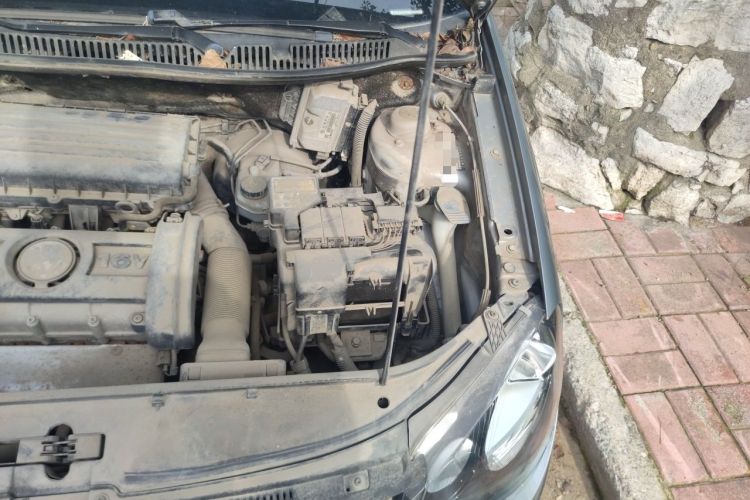 Used Volkswagen Polo 2011 Jingqu 1.4L Manual Sile Edition Engine Bay Left
