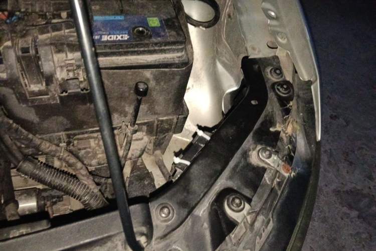 Used Volkswagen Polo 2011 1.6L Automatic ZhiKu Edition Engine Bay Left