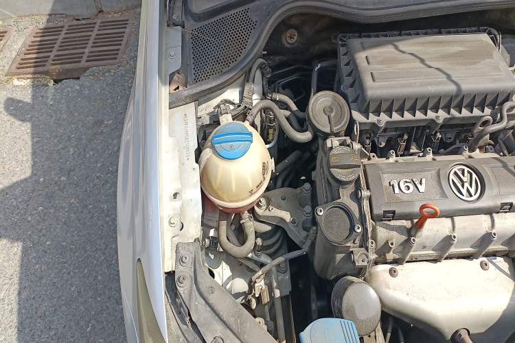 Used Volkswagen Polo 2011 1.4L Manual ZhiShang Edition Engine Bay Right