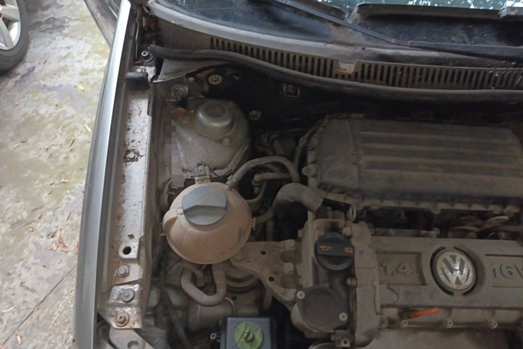 Used Volkswagen Polo 2011 Jingqu 1.4L Manual Sile Edition Engine Bay Right