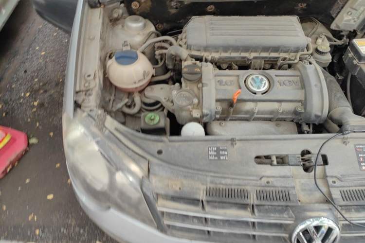 Used Volkswagen Polo 2011 Jingqu 1.6L Manual - Real Cool Edition Engine Bay Right