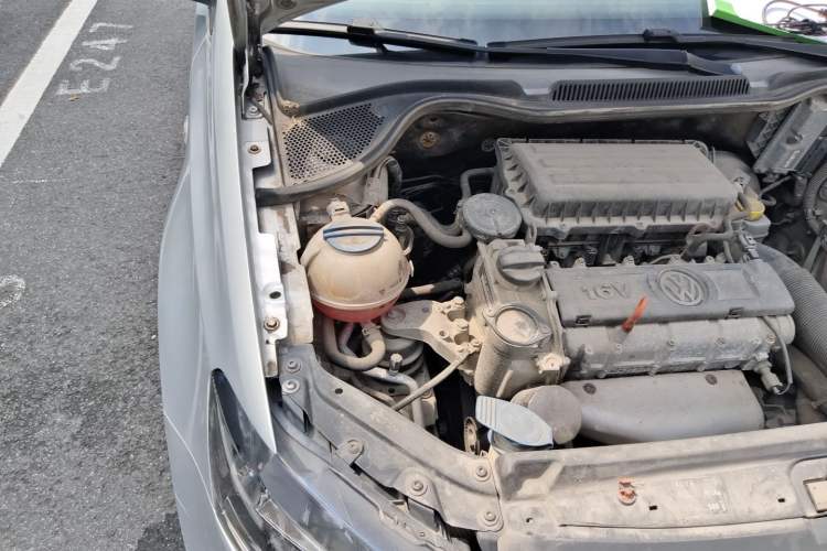 Used Volkswagen Polo 2011 Jingqu 1.4L Manual Sile Edition Engine Bay Right