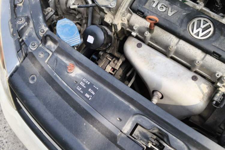 Used Volkswagen Polo 2011 1.6L Manual ZhiShang Edition Engine Bay Right