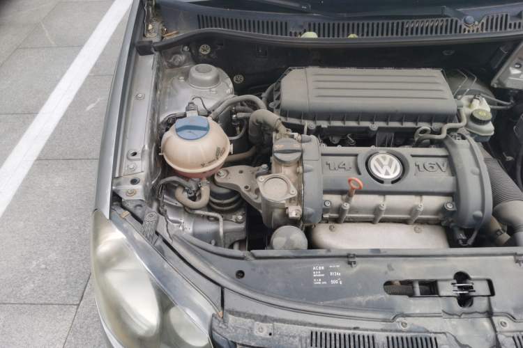 Used Volkswagen Polo 2011 Jingqu 1.4L Manual Sile Edition Engine Bay Right
