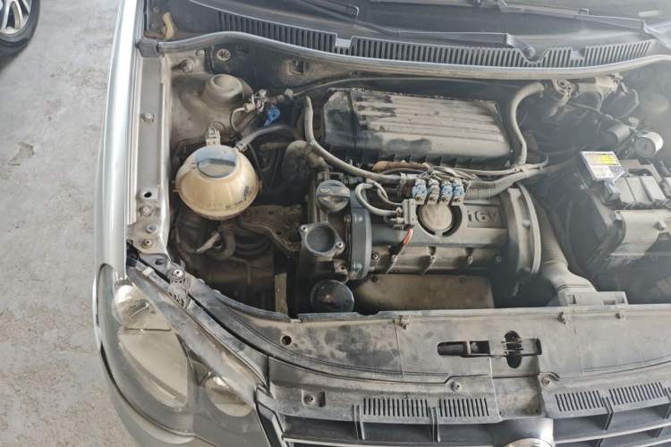 Used Volkswagen Polo 2011 Jingqu 1.4L Manual Sile Edition Engine Bay Right