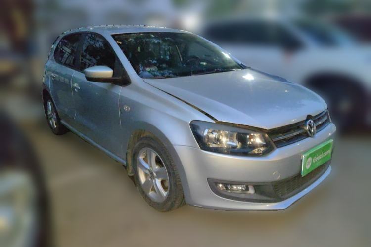 Used Volkswagen Polo 2011 1.6L Manual ZhiShang Edition Front Right 45 Deg