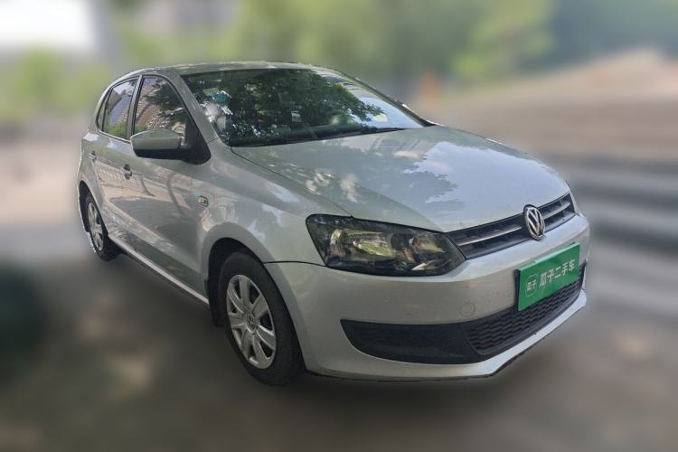 Used Volkswagen Polo 2011 1.4L Manual ZhiLe Edition Front Right 45 Deg