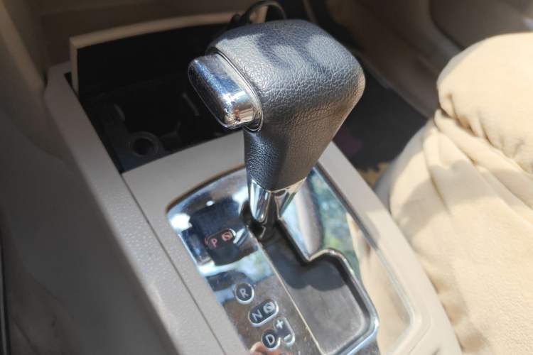 Used Volkswagen Polo 2011 Jingqu 1.4L Automatic Shishang Edition Gear Lever