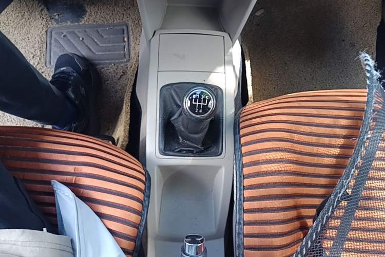 Used Volkswagen Polo 2011 Jingqu 1.6L Manual - Real Cool Edition Gear Lever