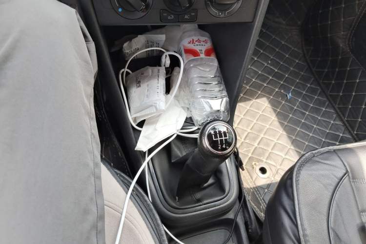 Used Volkswagen Polo 2011 Jingqu 1.4L Manual Sile Edition Gear Lever