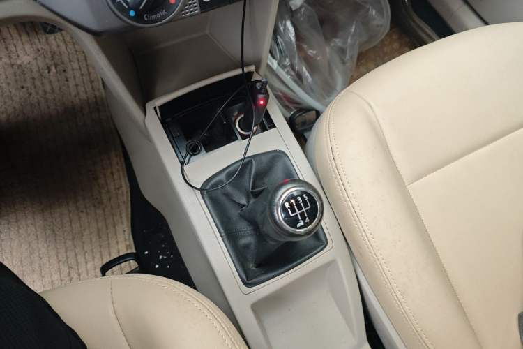 Used Volkswagen Polo 2011 Jingqu 1.6L Manual - Real Cool Edition Gear Lever