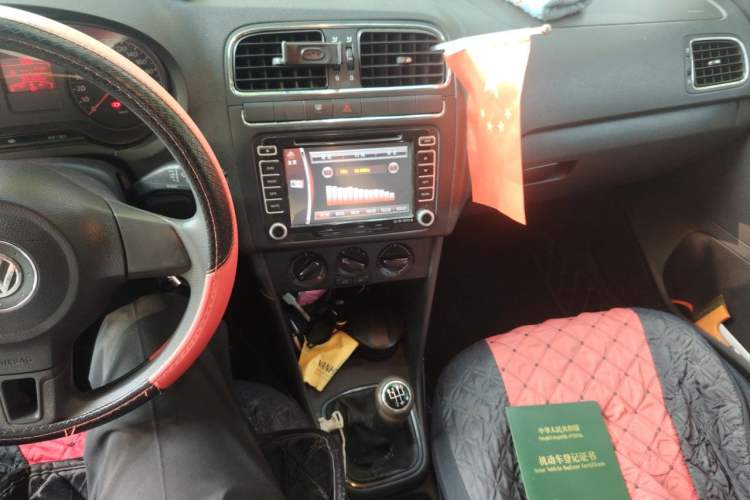 Used Volkswagen Polo 2011 1.4L Manual ZhiShang Edition Gear Lever