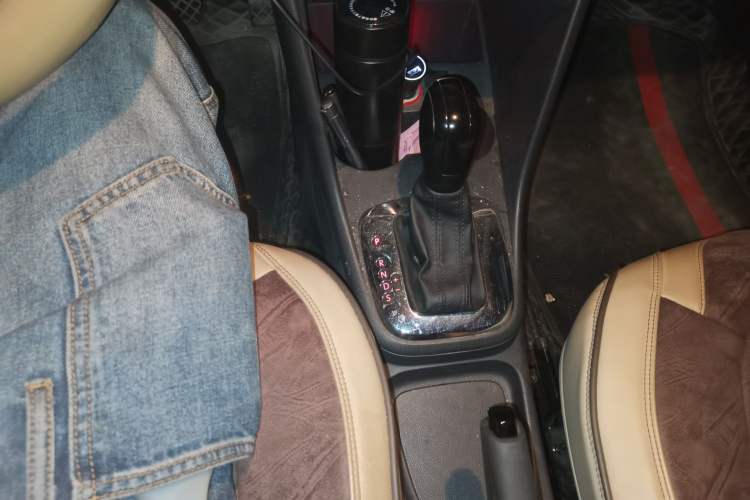Used Volkswagen Polo 2011 1.6L Automatic ZhiShang Version Gear Lever