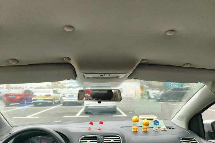 Used Volkswagen Polo 2011 1.4L Manual ZhiShang Edition Headliner