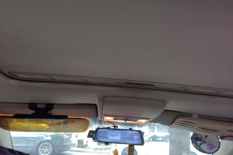 Used Volkswagen Polo 2011 Jingqu 1.6L Manual - Real Cool Edition Headliner