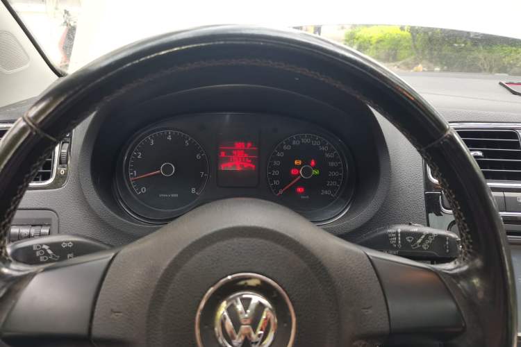 Used Volkswagen Polo 2011 1.6L Automatic ZhiShang Version Instrument Cluster