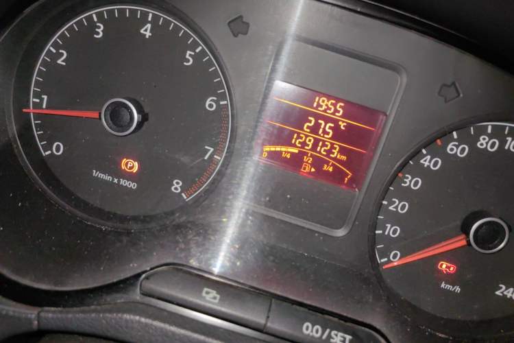 Used Volkswagen Polo 2011 1.6L Manual ZhiShang Edition Odometer Close Up