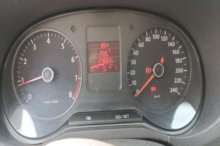 Used Volkswagen Polo 2011 1.4L Manual ZhiShang Edition Odometer Close Up