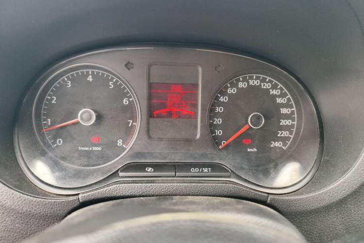 Used Volkswagen Polo 2011 1.4L Manual ZhiShang Edition Odometer Close Up