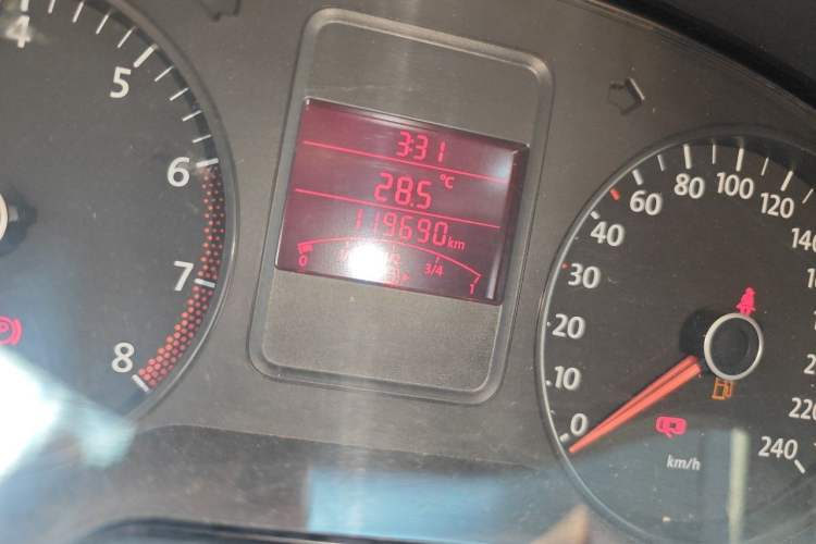 Used Volkswagen Polo 2011 1.4L Manual ZhiLe Edition Odometer Close Up