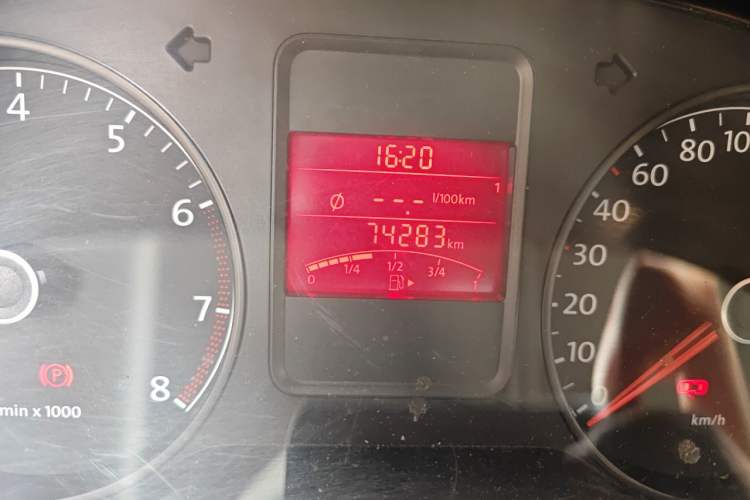 Used Volkswagen Polo 2011 1.4L Manual ZhiShang Edition Odometer Close Up