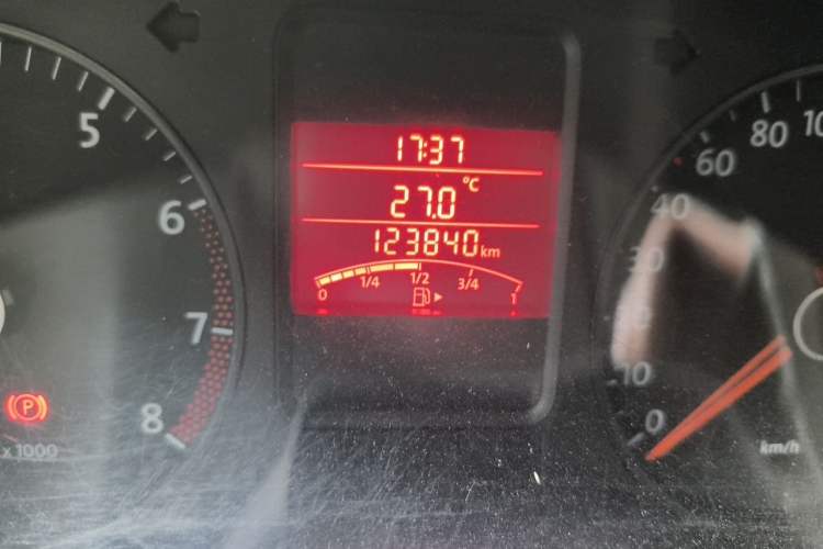 Used Volkswagen Polo 2011 1.4L Manual ZhiLe Edition Odometer Close Up