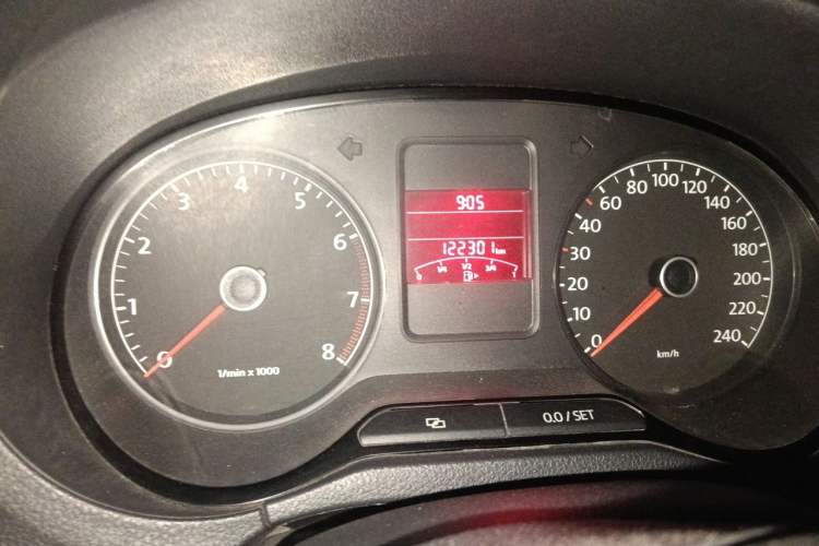 Used Volkswagen Polo 2011 1.6L Automatic ZhiKu Edition Odometer Close Up