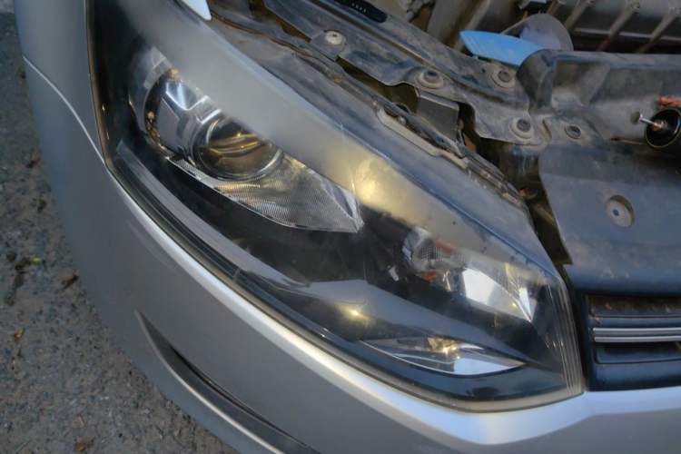 Used Volkswagen Polo 2011 1.6L Manual ZhiShang Edition Right Front Headlight