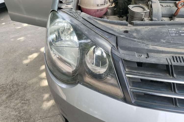 Used Volkswagen Polo 2011 Jingqu 1.4L Automatic Shishang Edition Right Front Headlight