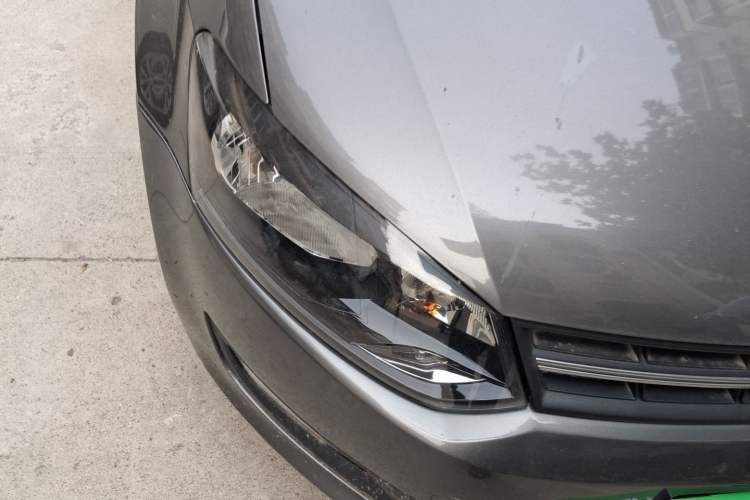 Used Volkswagen Polo 2011 1.6L Automatic ZhiShang Version Right Front Headlight