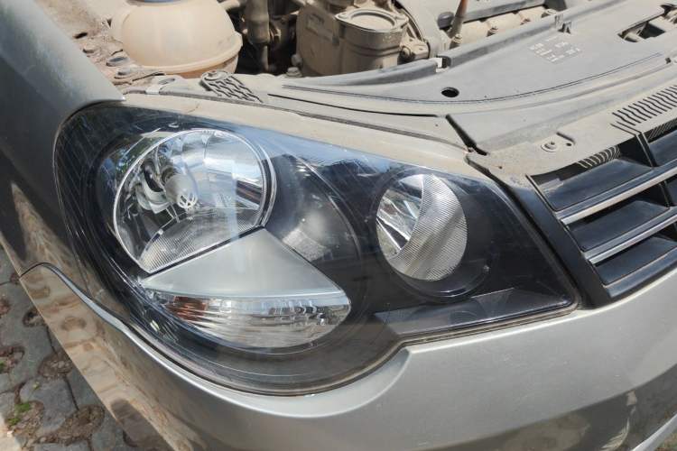 Used Volkswagen Polo 2011 Jingqu 1.4L Automatic Shishang Edition Right Front Headlight