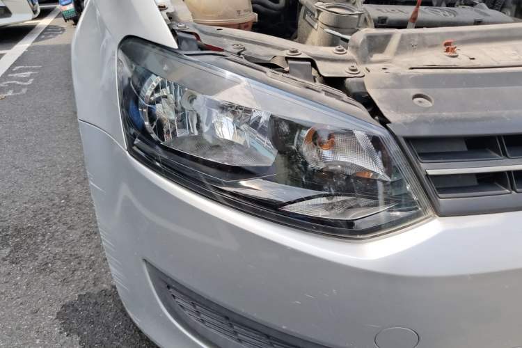 Used Volkswagen Polo 2011 Jingqu 1.4L Manual Sile Edition Right Front Headlight